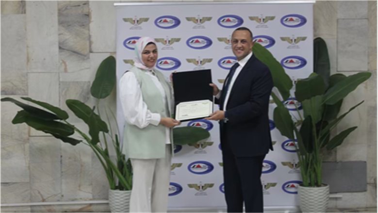 القابضة للمطارات تكرم المتميزين دراسيا ورياضيًا وفريق تنظيم معرض العلمين الدولي للطيران والفضاء