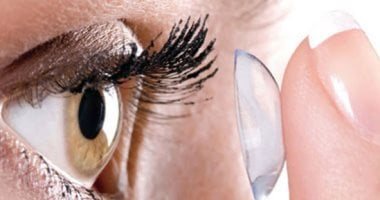 قبل ارتداء العدسات اللاصقة.. 8 نصائح ضرورية لحماية عينيك