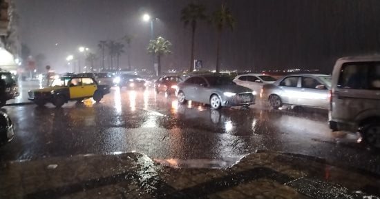سقوط أمطار غزيرة بالإسكندرية وانخفاض كبير فى درجات الحرارة.. فيديو وصور