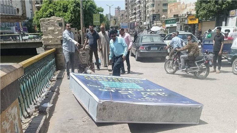 إزالة الإعلانات المخالفة والخطرة في 10 محافظات و3 مدن جديدة