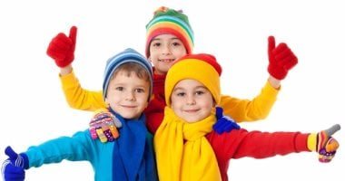 فى الصباح والظهيرة والليل.. دليل الأمهات للملابس الأنسب للطفل فى الخريف
