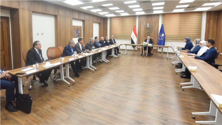 رئيس هيئة الدواء يبحث مع ممثلي غرفة الصناعة سبل تعزيز الاستثمار ودعم صناعة الدواء