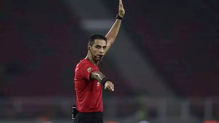 ماذا قدم الأهلي مع صافرة أمين عمر قبل مواجهة مودرن سبورت؟