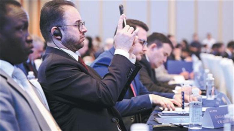 دعوات لتعميق التعاون بمجال التراث وتكثيف الحوار حول استعادة القطع الأثرية الثقافية