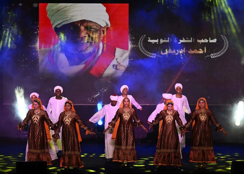 أسوان للفنون الشعبية تقدم عروضها بمهرجان تعامد الشمس بمعبد أبو سمبل