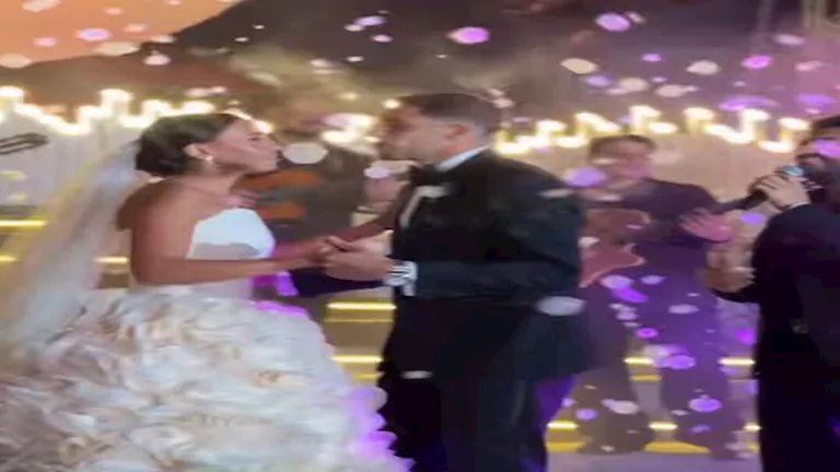 "بجوز ابني".. لقطة طريفة تجمع أحمد شوبير ورامي إمام في حفل زفاف مصطفى شوبير