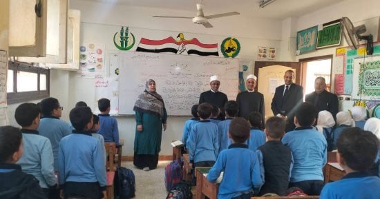 رئيس المعاهد الأزهرية يشارك طلاب معهد بنين العريش الجديد طابور الصباح