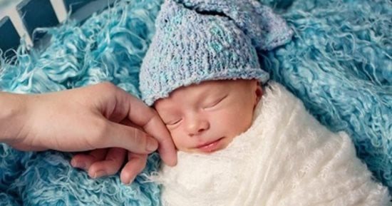 قصة أم تحتفل بعيد ميلاد ابنها الأول بعد 20 إجهاضا.. كيف حيرت حالتها الأطباء