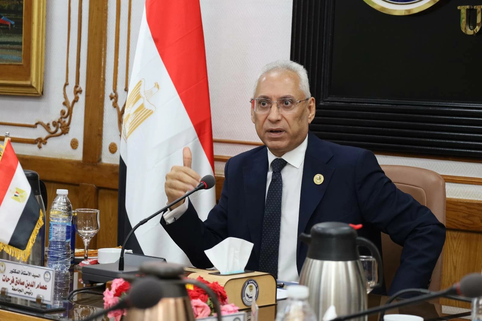 رئيس جامعة المنيا يكشف حقيقة تجاوزه الصرف المالي: «الساعة بـ2000 مش 200 ألف واستغنيت عن سيارة الأسرة»