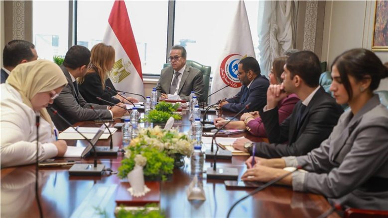 "عبدالغفار " يبحث مع وفد الأمانة العامة لجامعة الدول العربية سبل تعزيز التعاون الصحي العربي المشترك