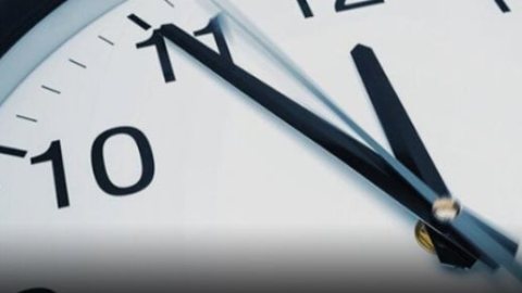 تغيير الساعة.. 7 نصائح لضبط نومك وتجنب الأرق مع التوقيت الشتوى