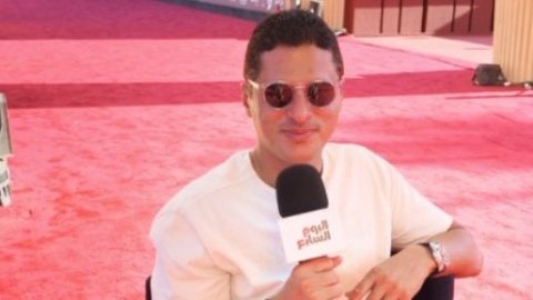 عمرو منسى لـ اليوم السابع: أنا من جمهور حسين فهمى وعلاقتنا قوية رغم المنافسة