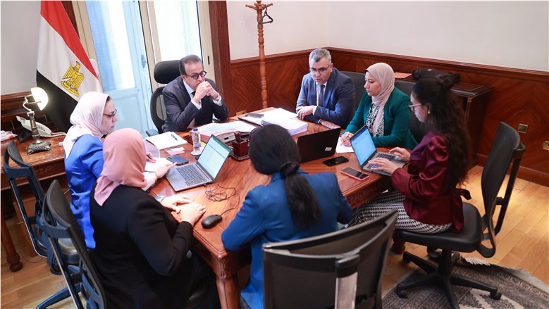 وزير الصحة يعقد اجتماعًا لمتابعة معدلات الإنجاز بمنظومة المشروعات القومية ويوجه بتكثيف الجهود لتسريع وتيرة العمل