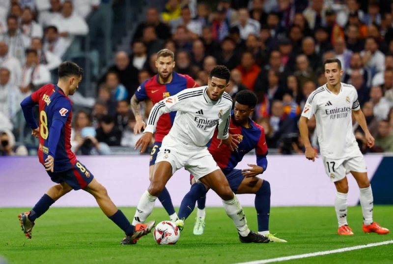 موعد مباراة برشلونة ضد ريال مدريد في الدوري الإسباني والقناة الناقلة