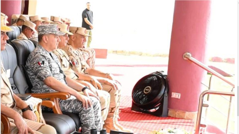 وزير الدفاع يتابع الجاهزية القتالية لرجال الجيش الثاني الميداني خلال مشروع تكتيكي بالذخيرة الحية
