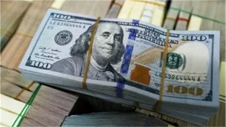 تراجع هادىء للدولار بسلة العملات..لماذا تراجع الأخضر أثناء خسائر الذهب