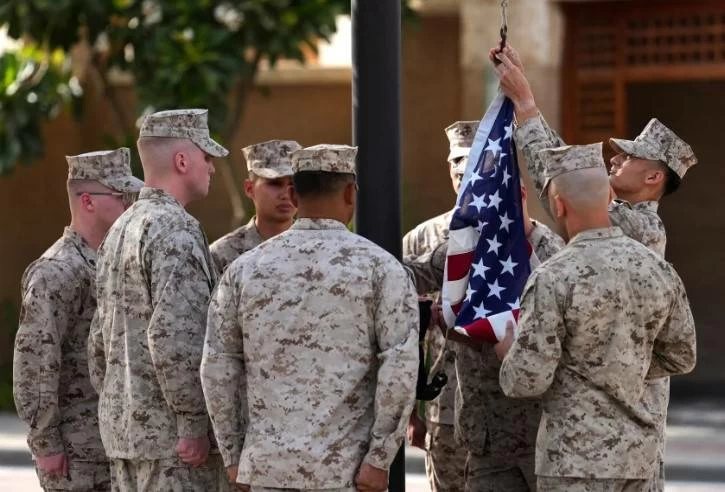 فوضى أشبه بـ«يوم جرذ الأرض».. كيف أجلت أمريكا دبلوماسييها وعائلاتهم سرًا من الشرق الأوسط؟